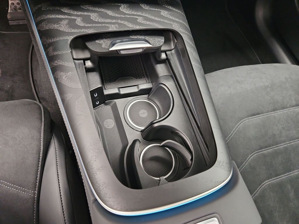 Fahrzeugabbildung Mercedes-Benz E 200 Limousine +AMG+AHK+BURMESTER+DIGITAL+20''-