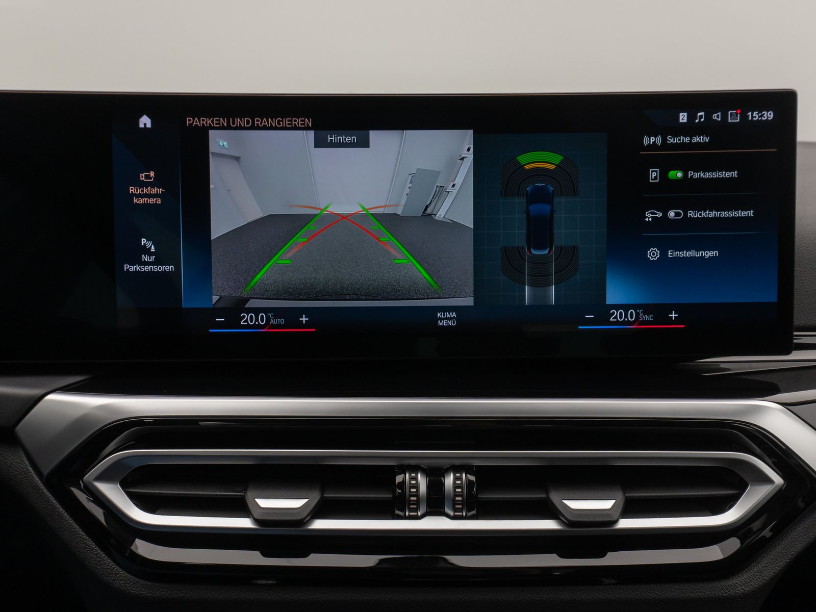 Fahrzeugabbildung BMW 318d Kamera DAB HiFi HUD Leder Komfort Sport LED