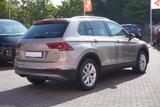 Volkswagen Tiguan 2.0 Highline 4Motion AHK Standheizung LED - mit Benzin-Antrieb: Beige, Alcantara, Head-Up Display, Geländewagen, mit Klimaanlage
