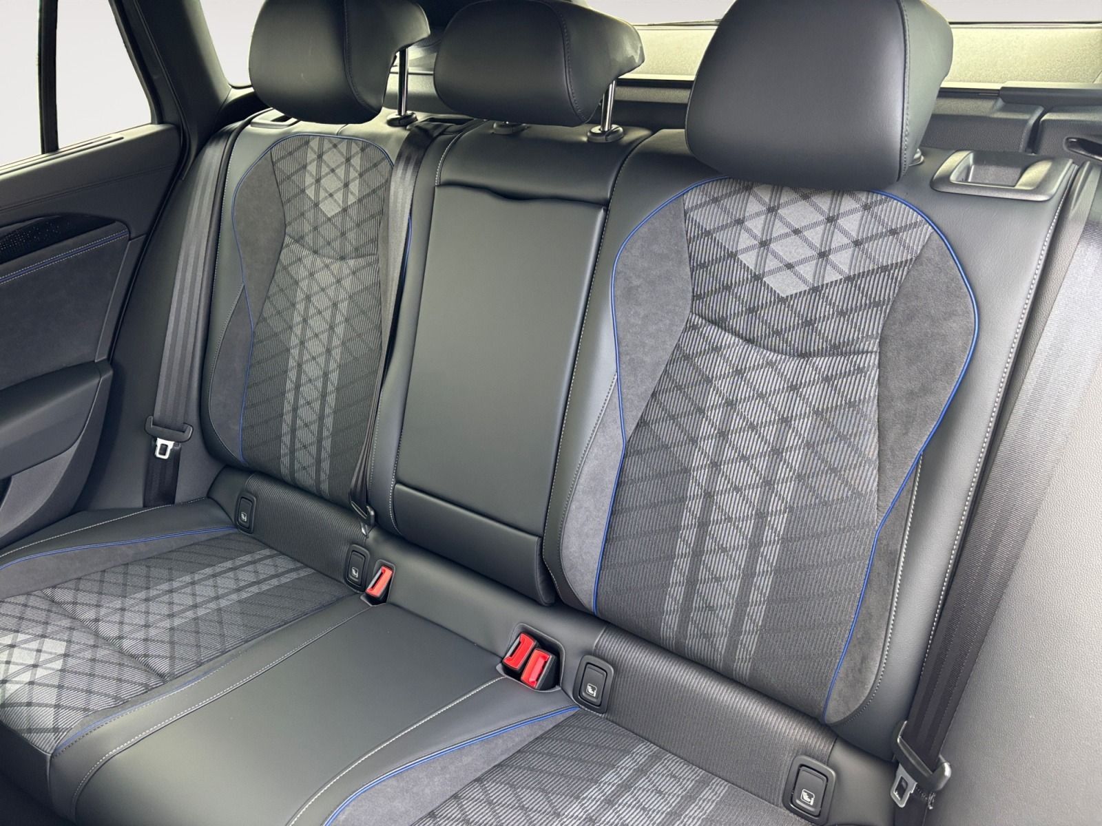 Volkswagen Passat - Bild 14