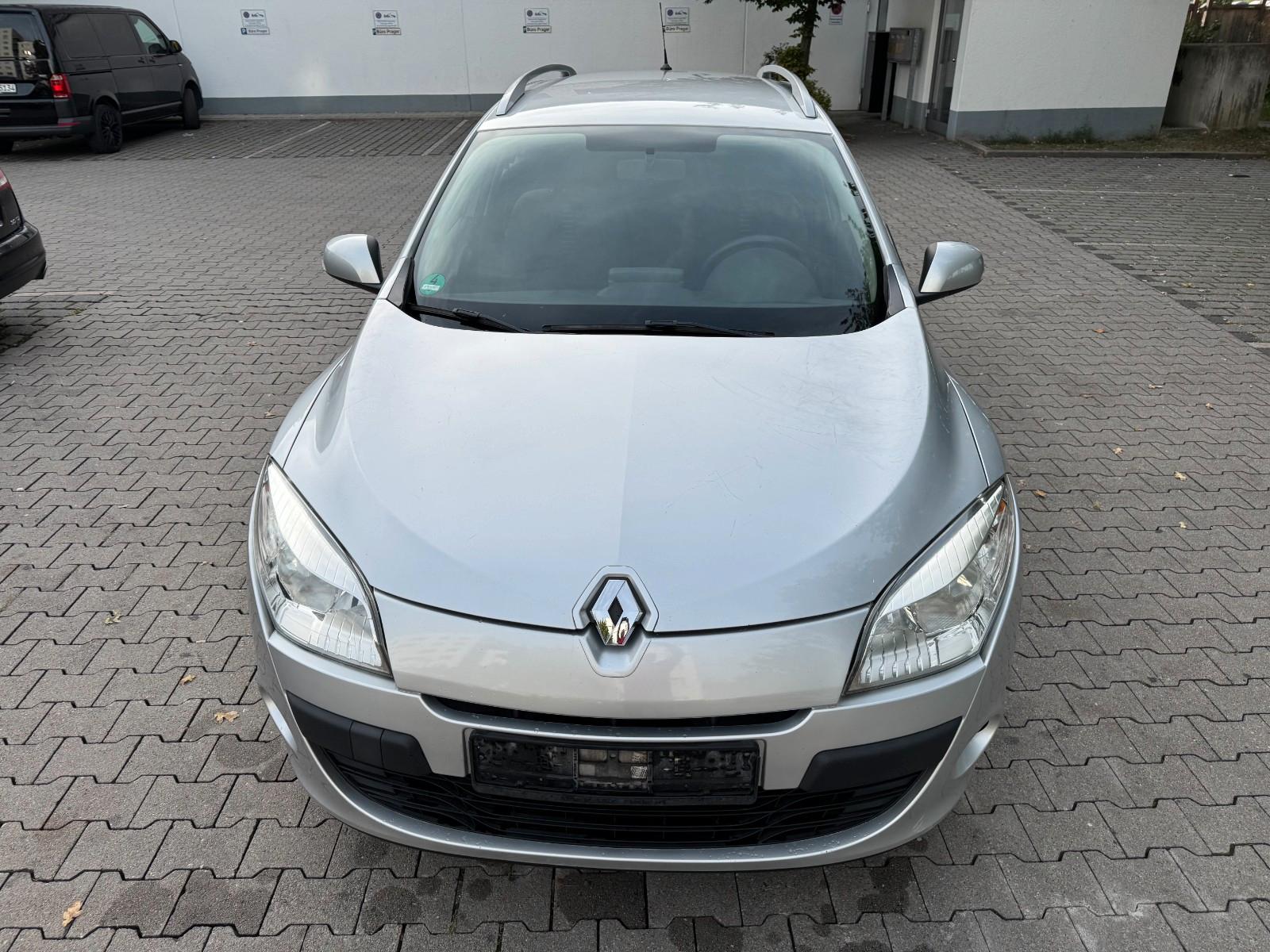 Renault Megane 2011 — rear view