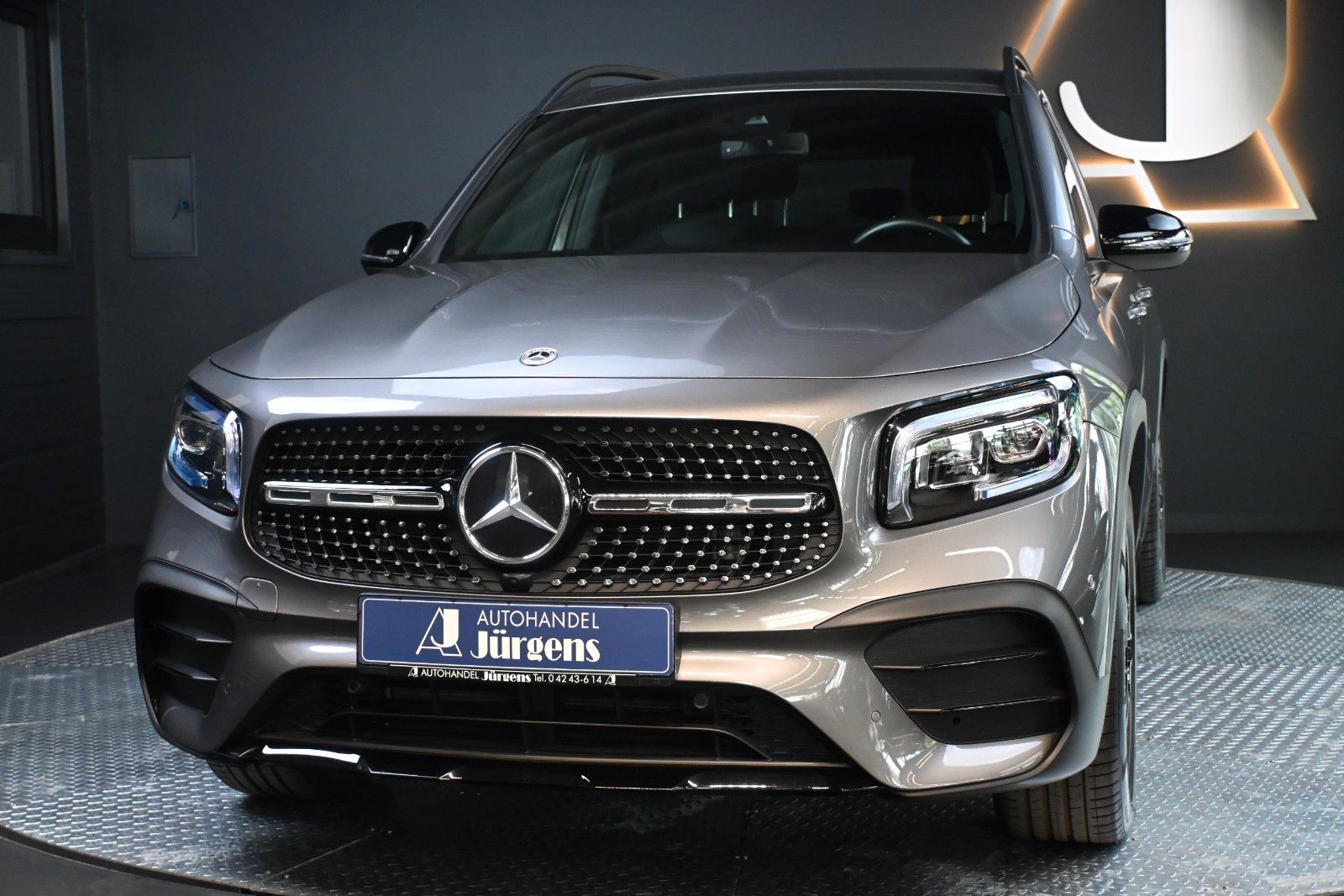 MERCEDES-BENZ GLB 180 AMG LINE/NIGHT/LED/AHK/RFK/AMBIENTE