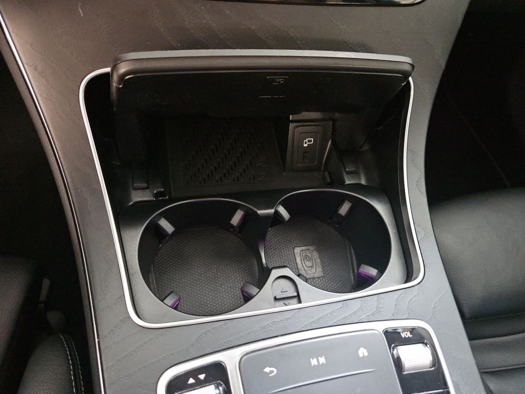 Fahrzeugabbildung Mercedes-Benz GLC 300 e 4M AMG Night AHK Pano LED SHZ Ambie.