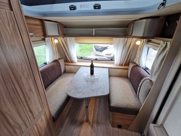 Fahrzeugabbildung HYMER / ERIBA / HYMERCAR FEELING 425 2023