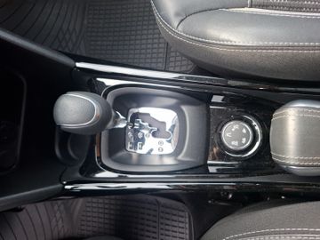 Peugeot 2008 Allure 1.2 PureTech 110 Pano+SHZ+Sportp.