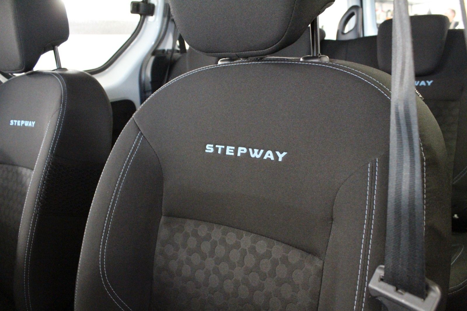 Fahrzeugabbildung Dacia Dokker TCe 115 Stepway *Navi*Klima*Shz