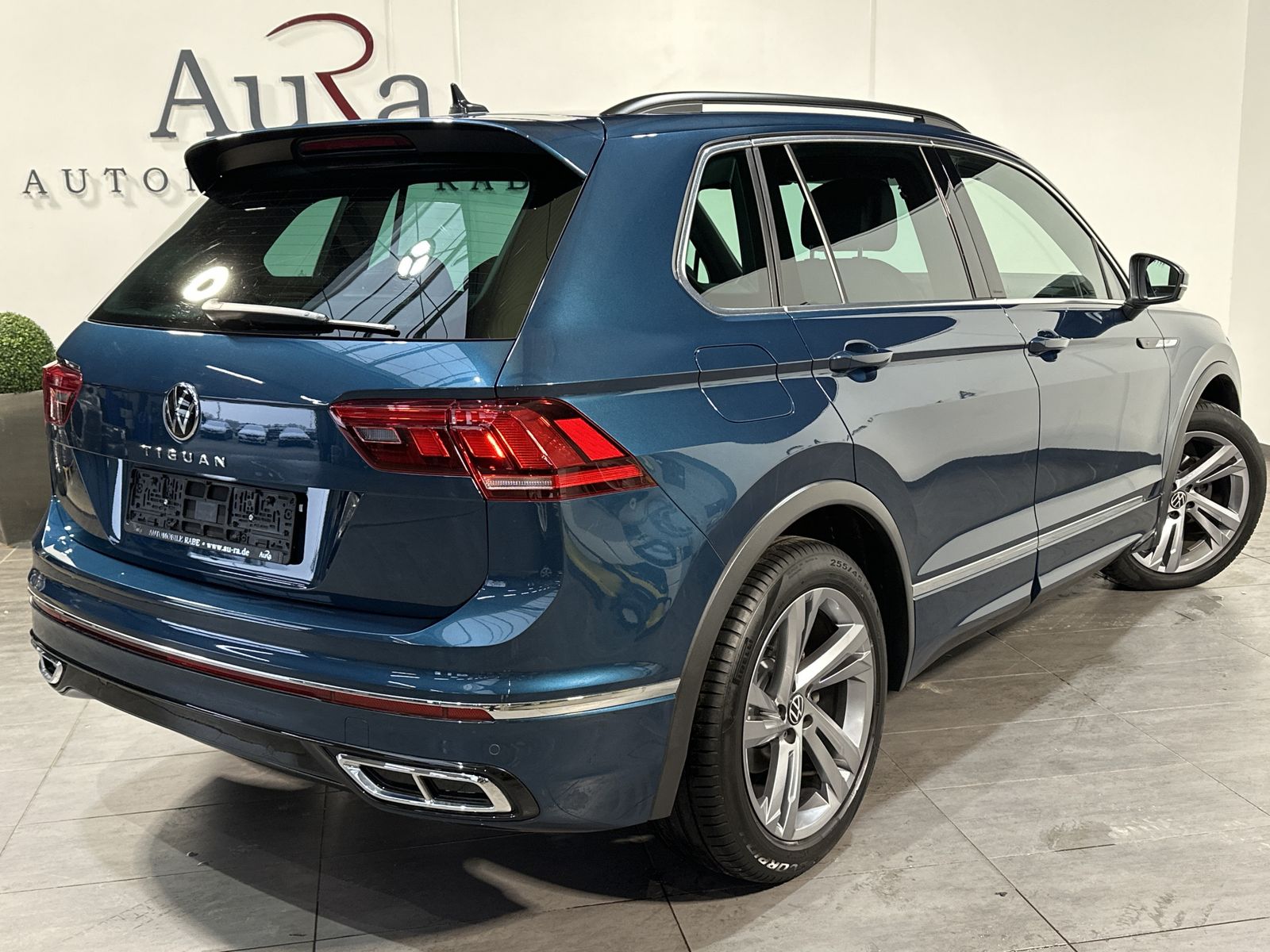 Fahrzeugabbildung Volkswagen Tiguan 2.0 TDI DSG R-Line NAV+LED+AHK+VCOCK+ACC