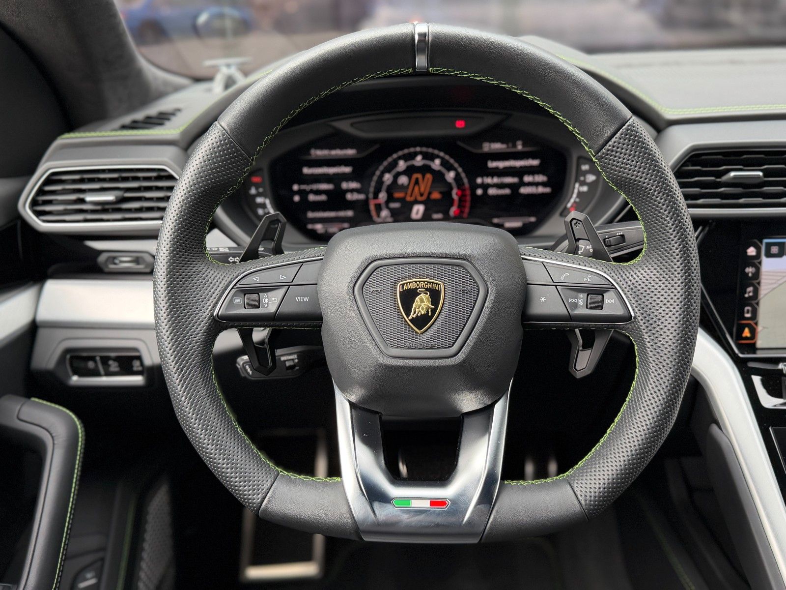 LAMBORGHINI Urus Urus 4.0 V8 Autom. MwSt/23-Zoll/B&amp;O/360°/PANO – Ansicht 41