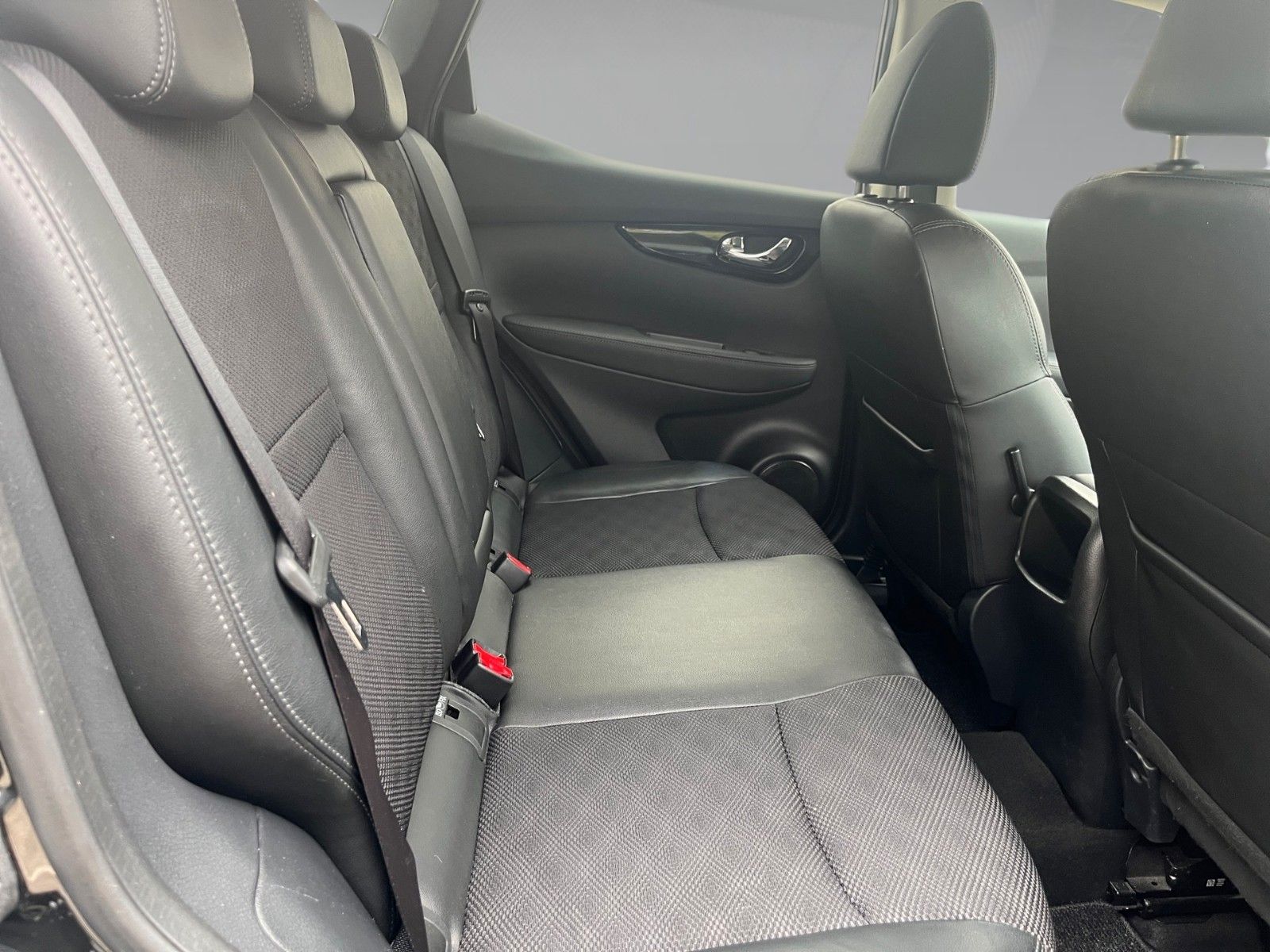 Nissan Qashqai 1.6 dCi Xtronic TEKNA – Bild 10