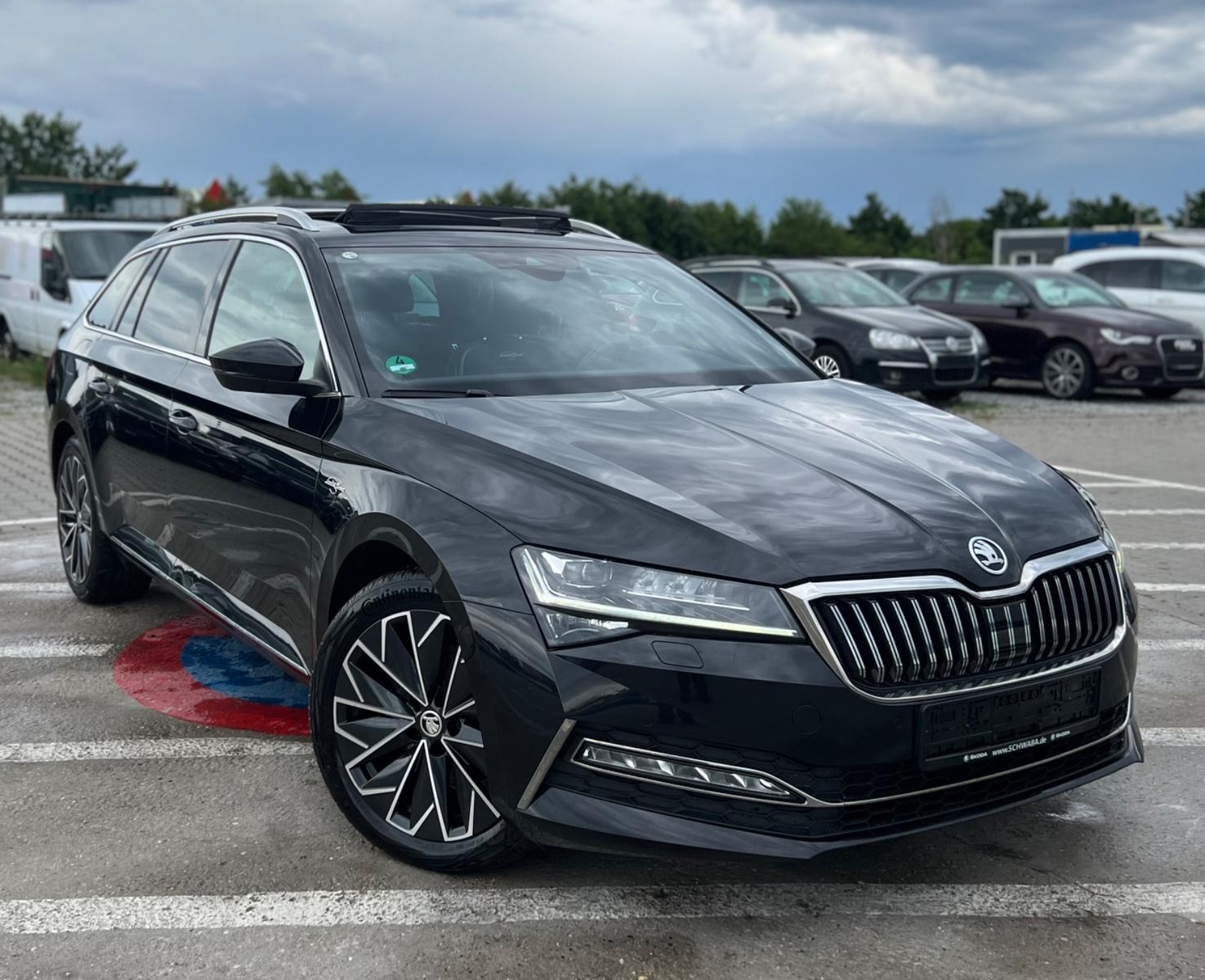 Skoda Superb Combi L&K 4x4 *PANO*AHK*EHK*KAM*VOLL