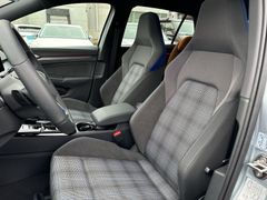 Fahrzeugabbildung Volkswagen Golf VIII 1.5 GTE DSG FACELIFT PANO HuD AHK