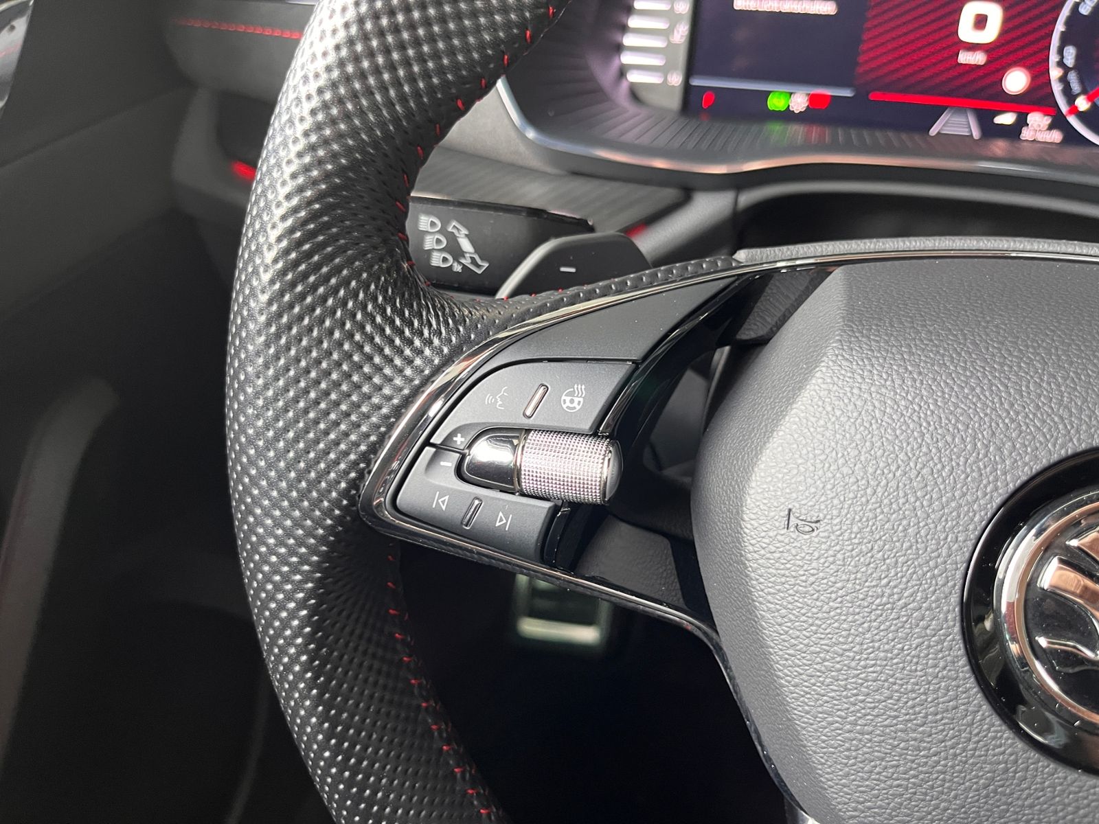 Fahrzeugabbildung SKODA Octavia Combi RS PANO AHK LED NAVI
