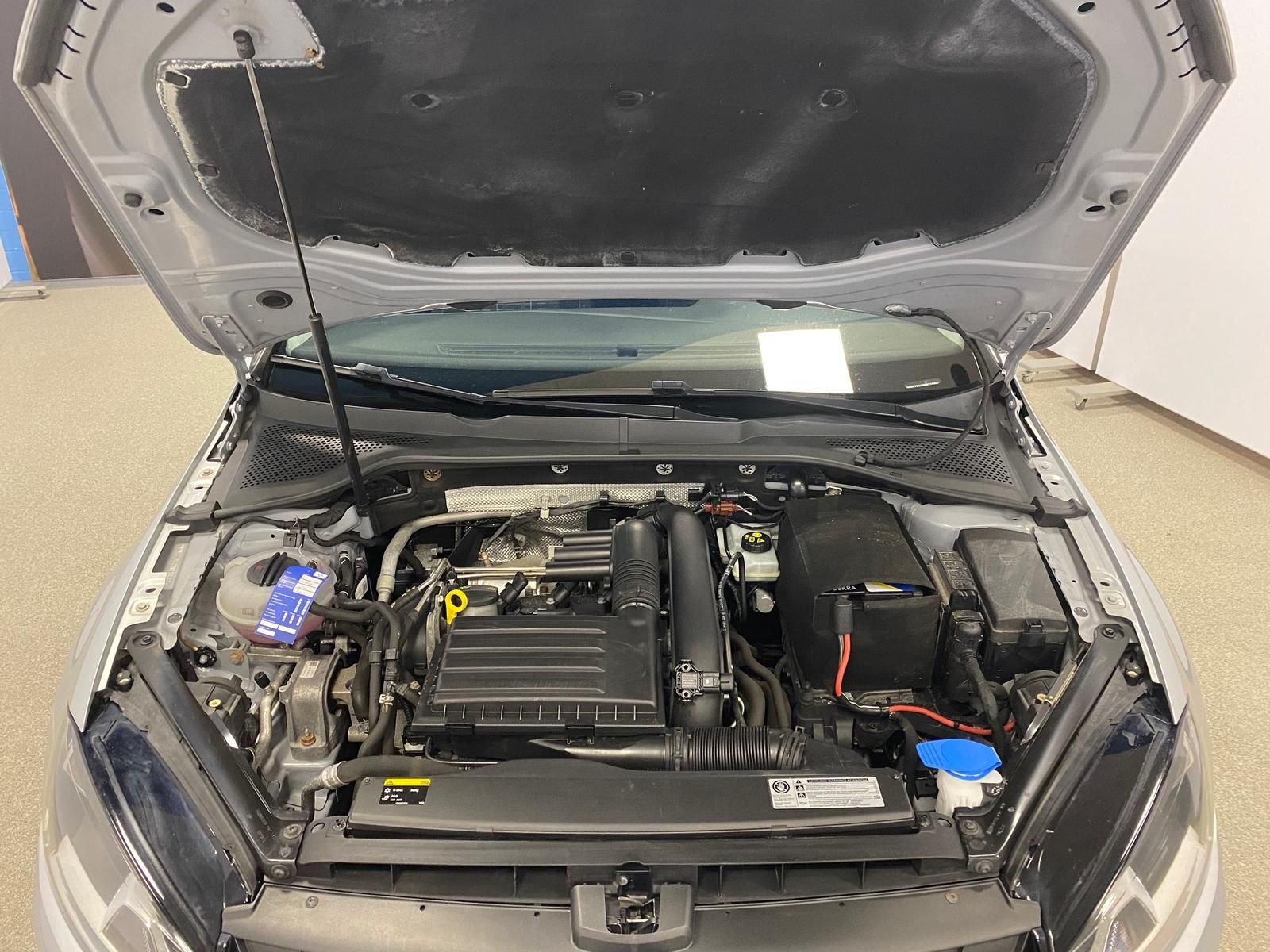 Fahrzeugabbildung Volkswagen Golf 1.2 TSI Lounge BMT+ PDC V&H+SITZHEIZ+KLIMA+