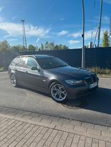 BMW E91 325d Touring | Leder | Xenon | Panorama 