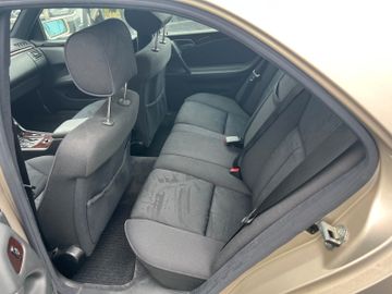 Mercedes E 230 - 11