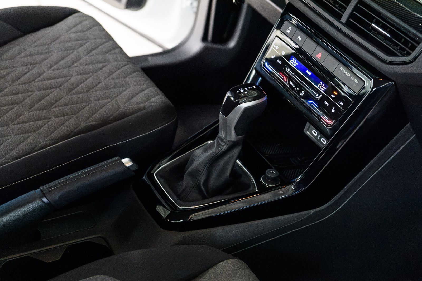 Fahrzeugabbildung Volkswagen T-Cross 1.0 TSI 85 kW Life +LED +ACC +Allwetter