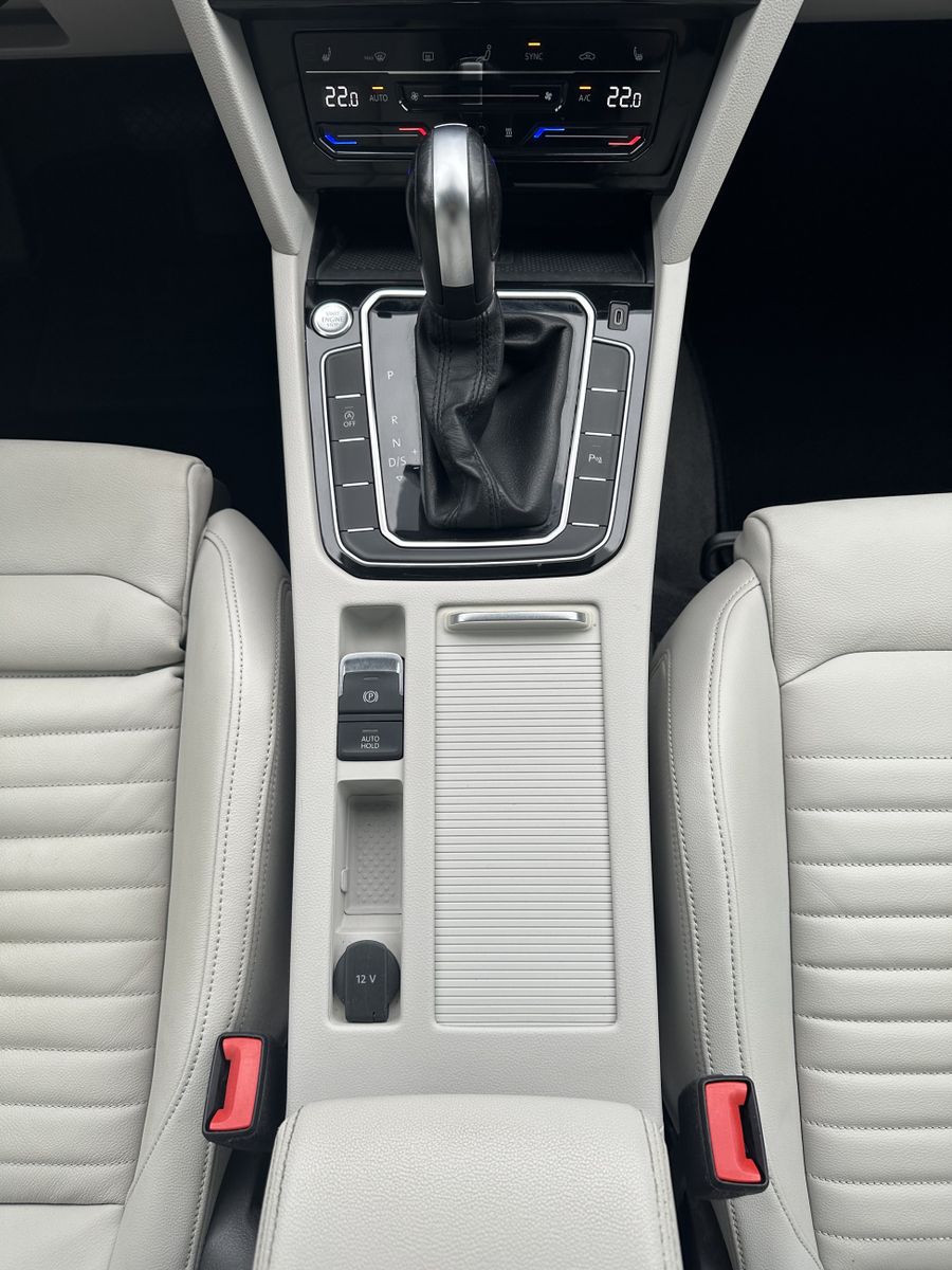 Fahrzeugabbildung Volkswagen Passat Variant 4M Business NAV+LED+AHK+CARPLAY