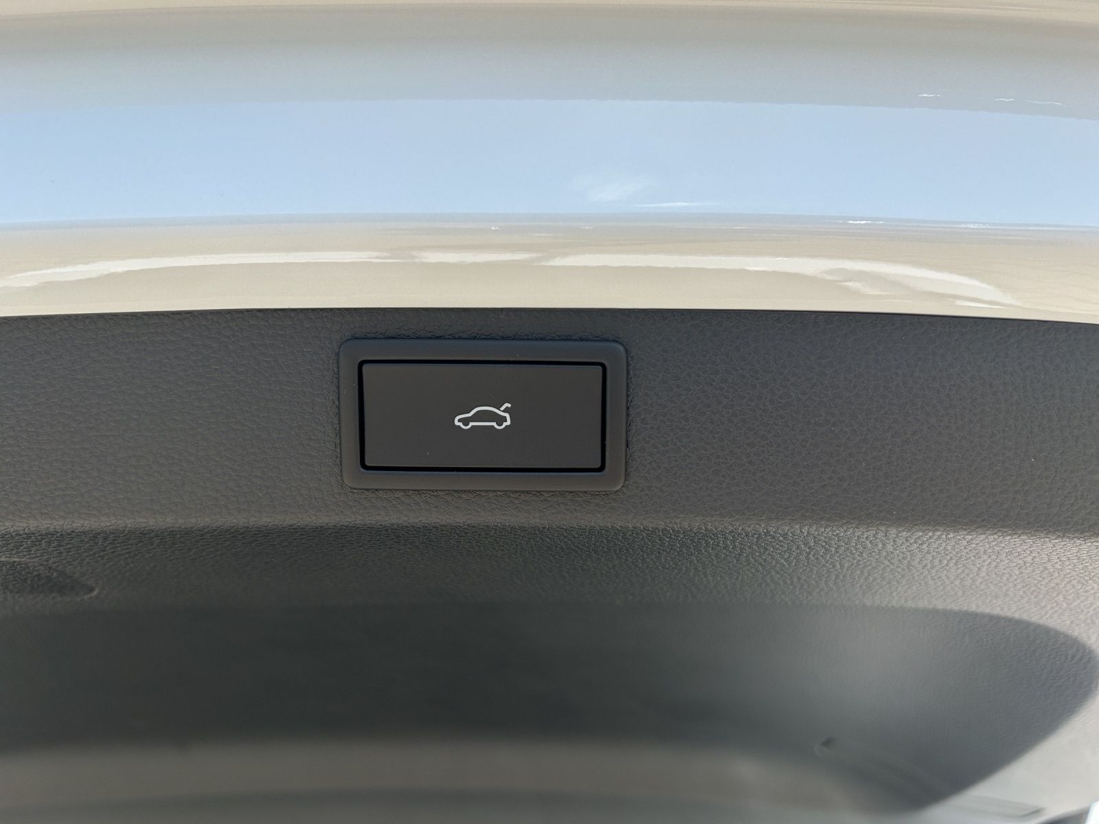 Fahrzeugabbildung SKODA Karoq 2.0 TDI Sportline MATRIX AHK