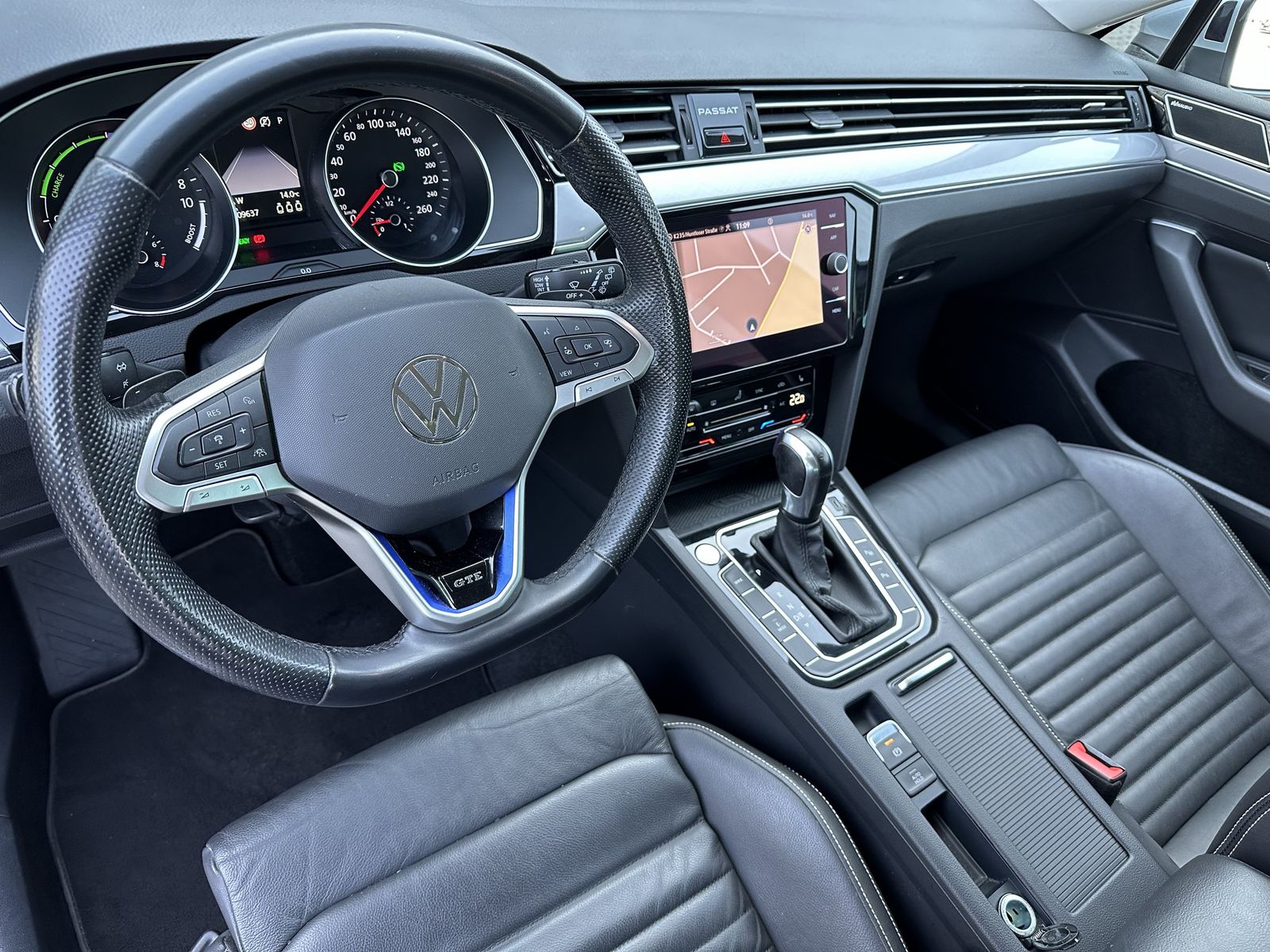Fahrzeugabbildung Volkswagen Passat Variant 1.4 TSI DSG GTE NAV+LED+ACC+KAM