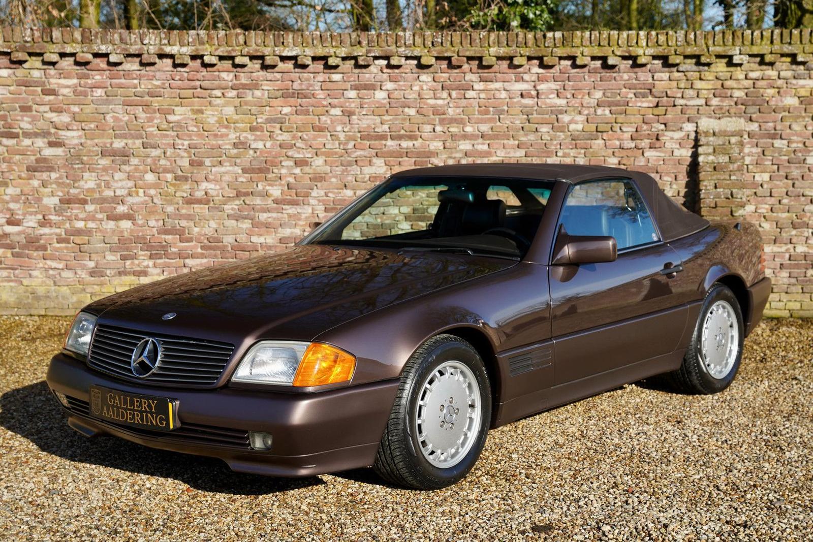 Mercedes-Benz SL 300 "Brown over brown" Elegant "Nutria Brown