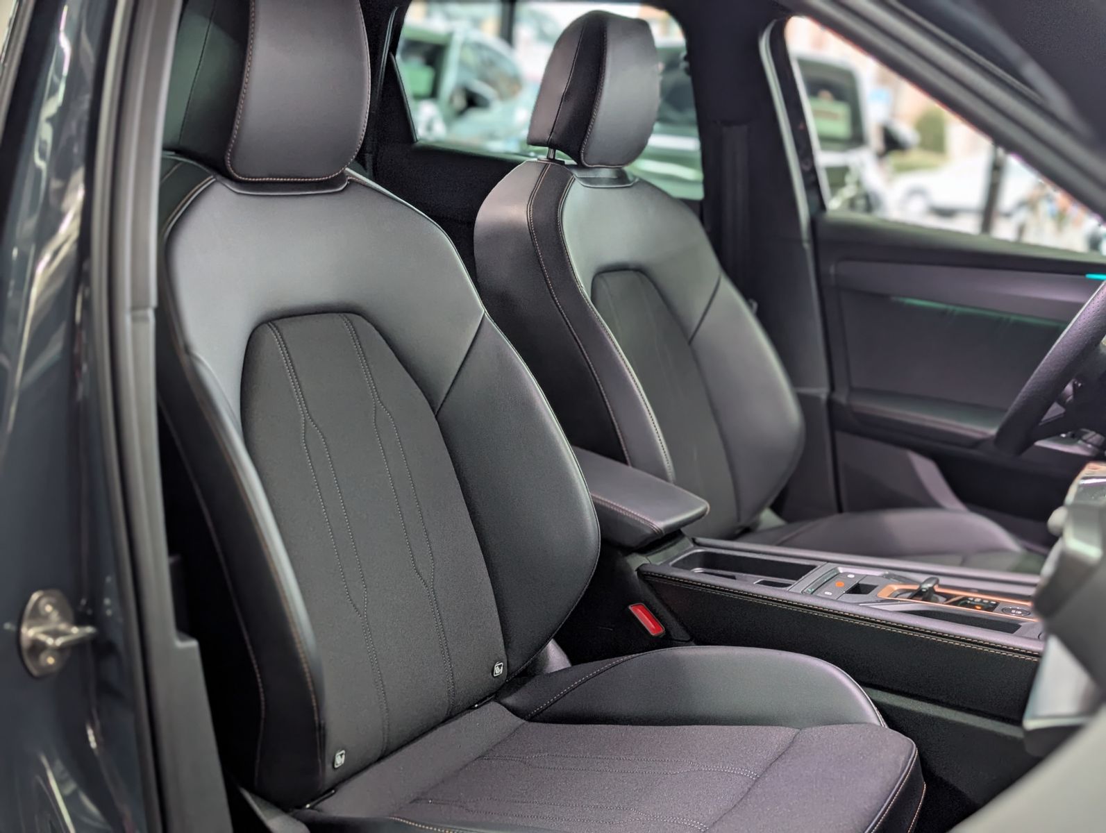 Fahrzeugabbildung CUPRA Leon 1.5 e-Hybrid PLUG-IN LED INTELIG-DRIVE EDGE