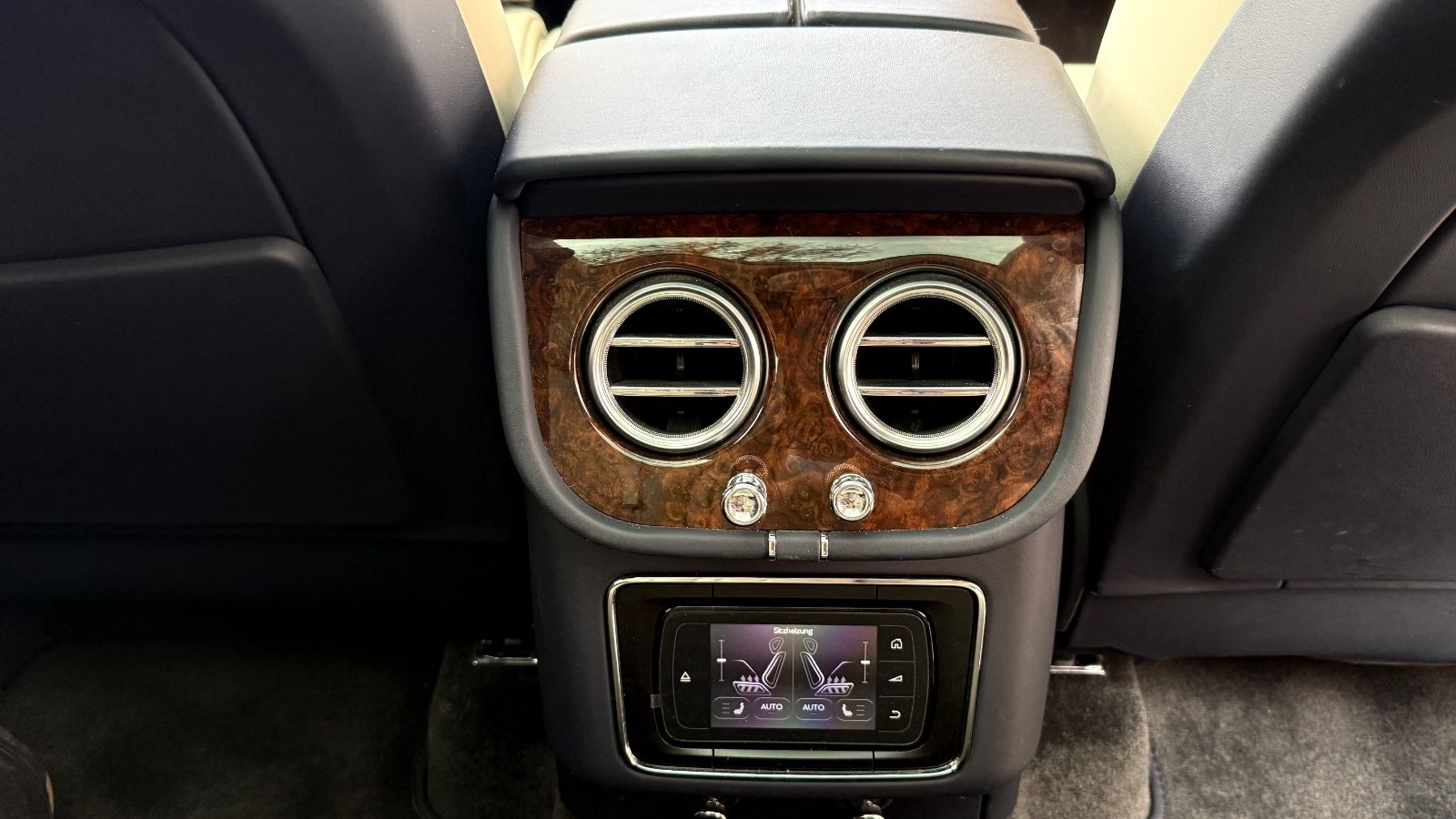 Fahrzeugabbildung Bentley Bentayga W12*First Edition*Dt. Auto*Naim*Mulline