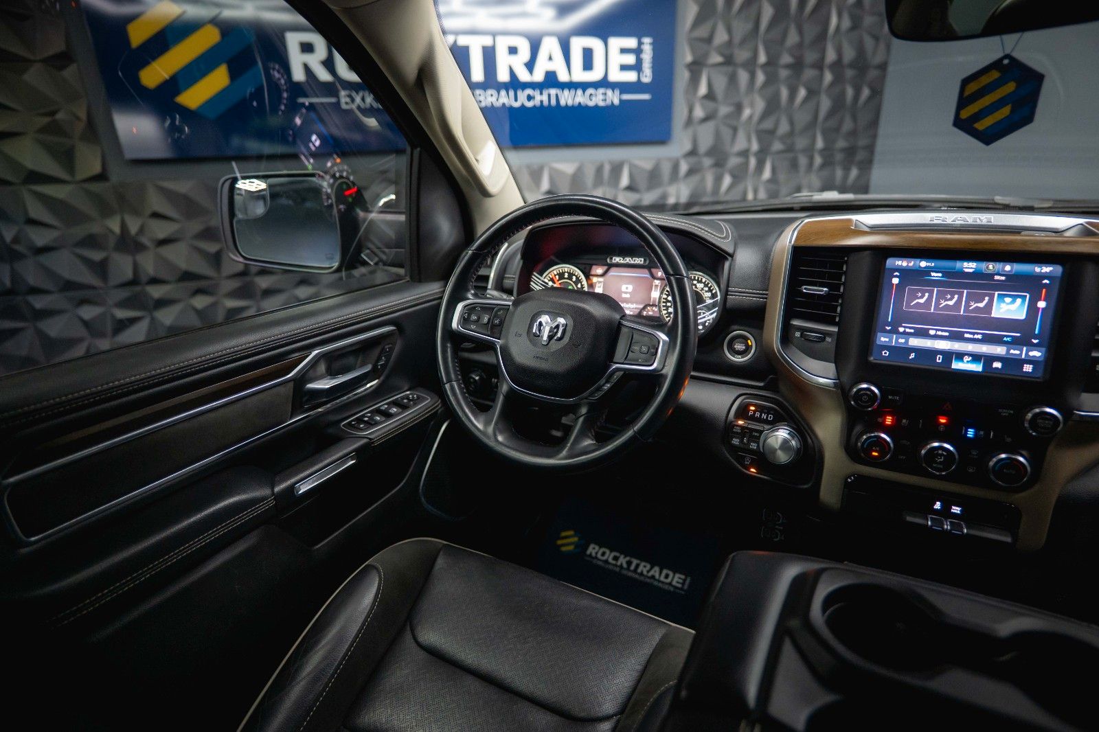 Fahrzeugabbildung Dodge RAM 5.7 V8 HEMI 4x4 LARAMIE Offroad Night LED