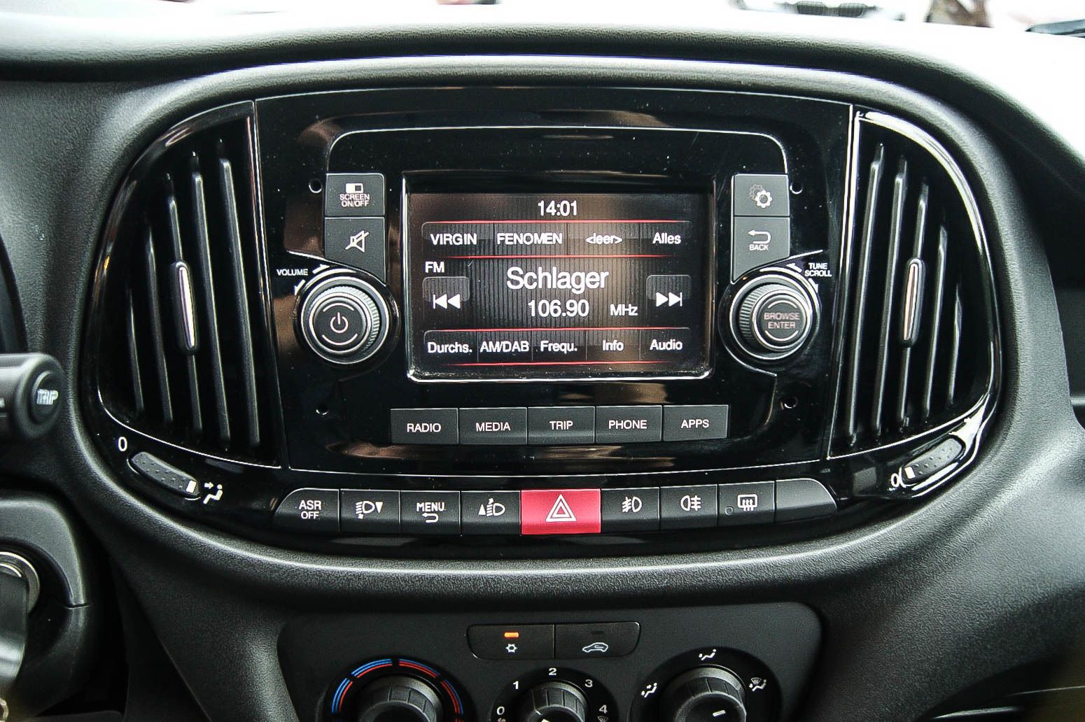 Fahrzeugabbildung Fiat Doblo 1.4i SX Kombi Klima 5-Sitze 2xSchiebetüren