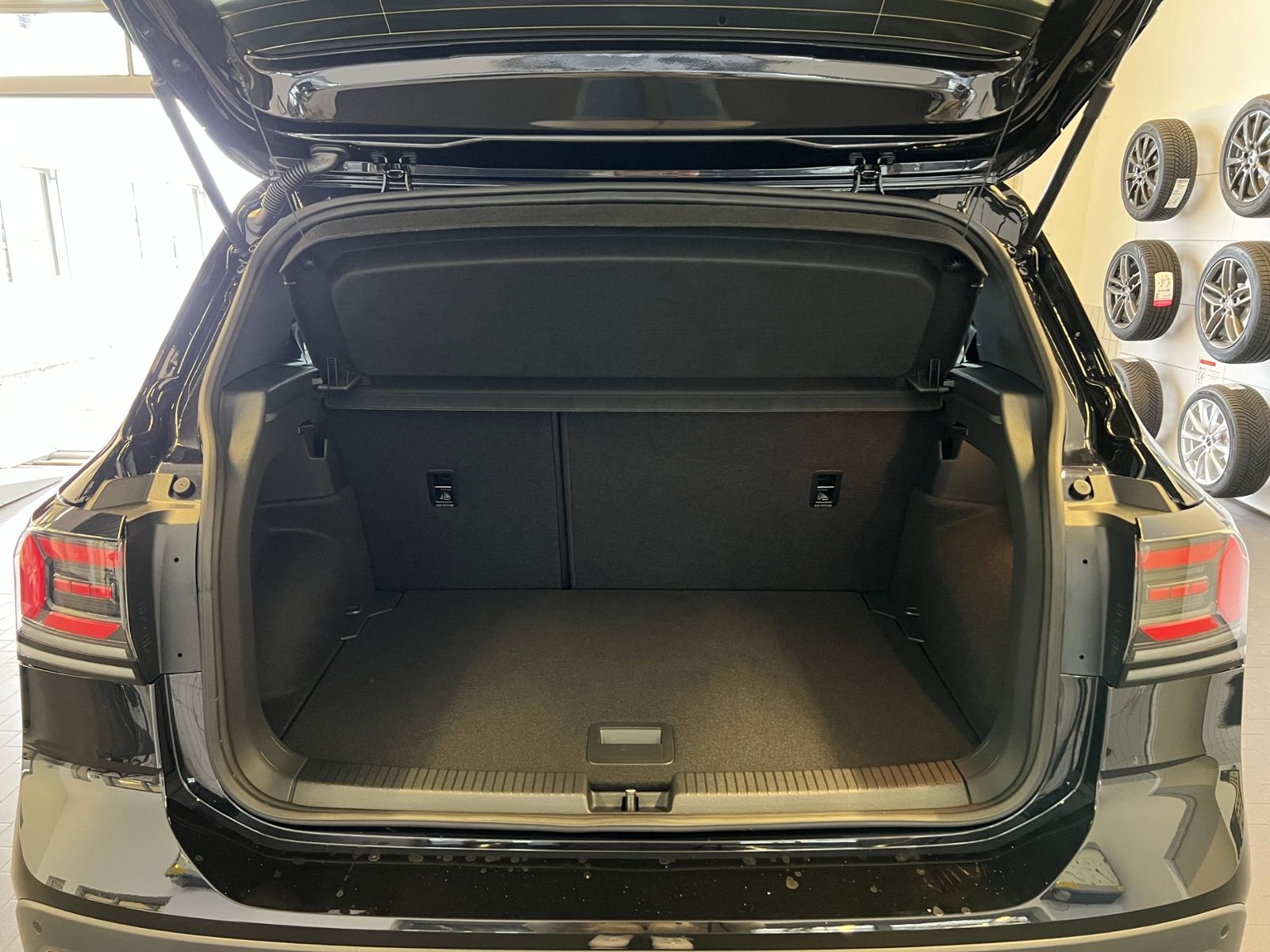 Fahrzeugabbildung Volkswagen T-Cross GOAL 1.0 TSI DSG *AHK,LED,Plus-Paket,17'