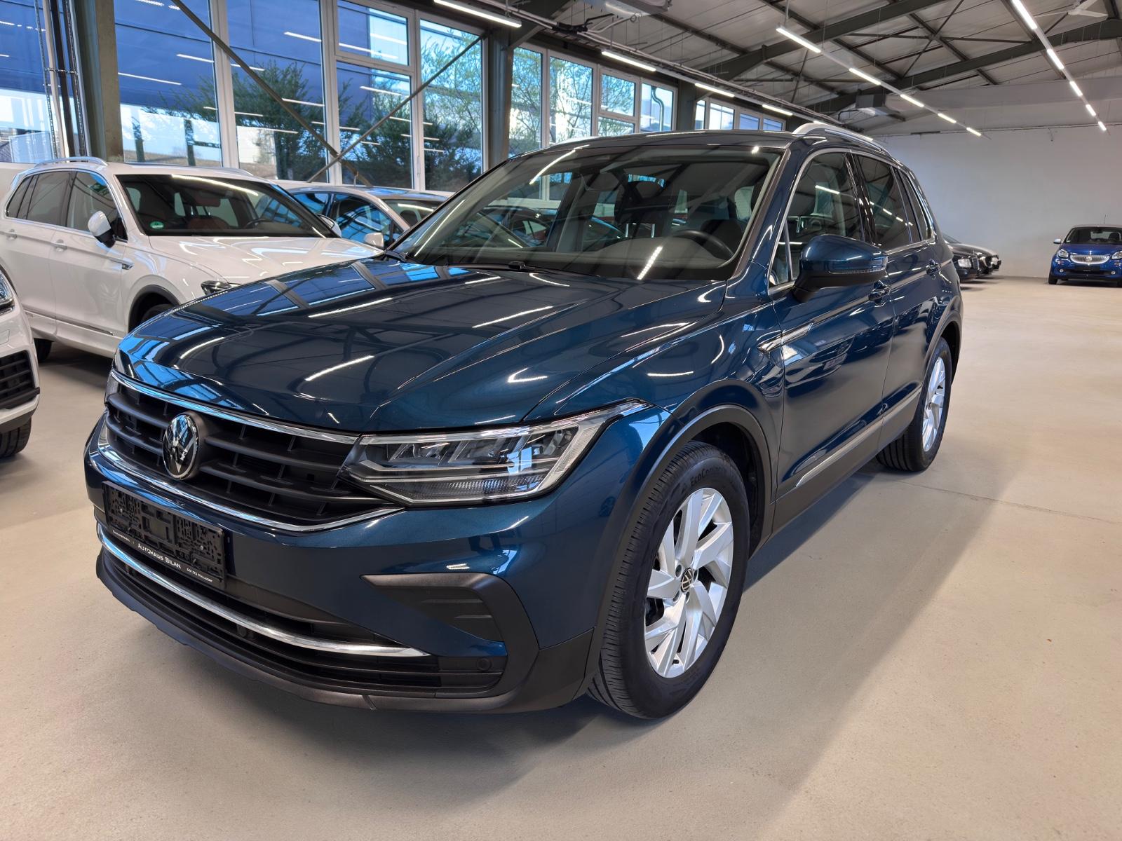 Volkswagen Tiguan IQ Drive Alcantara ACC Lane
