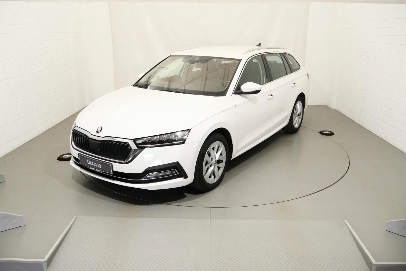 Skoda Octavia Combi Style 2.0 TDI DSG NAV PDC