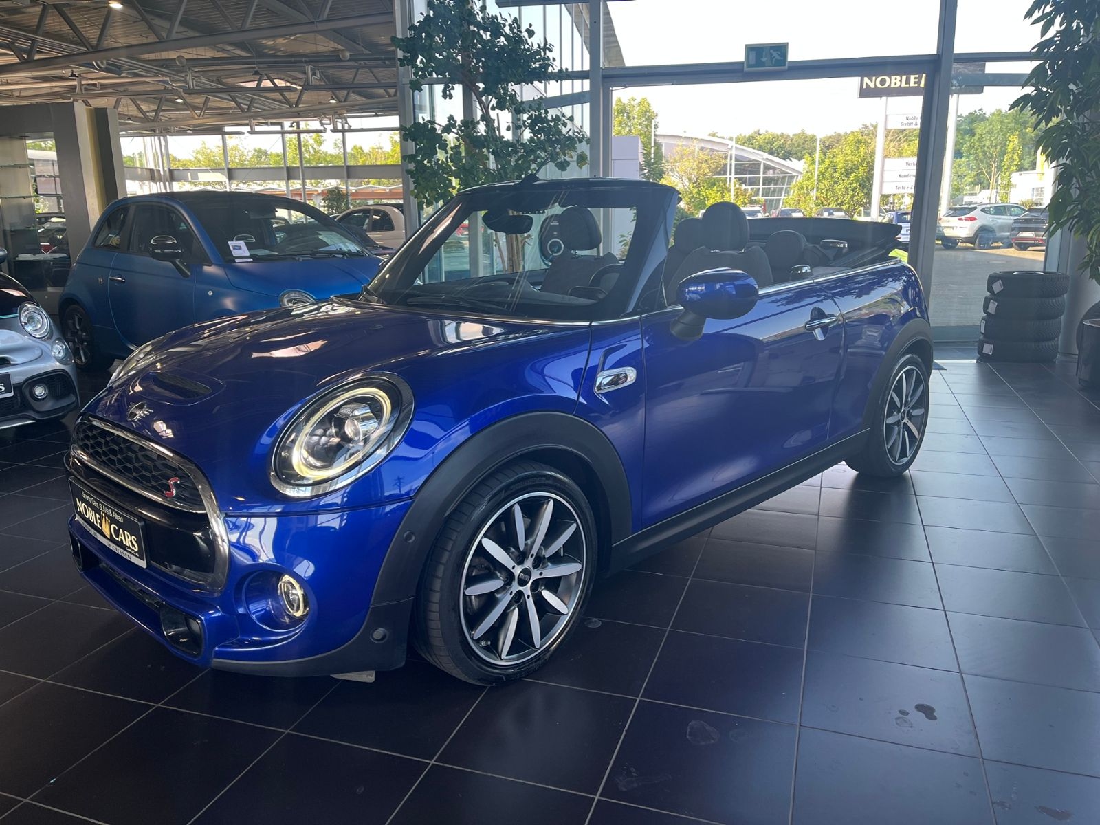 Fahrzeugabbildung MINI Cabrio Cooper S Chili LED NAVI ALU