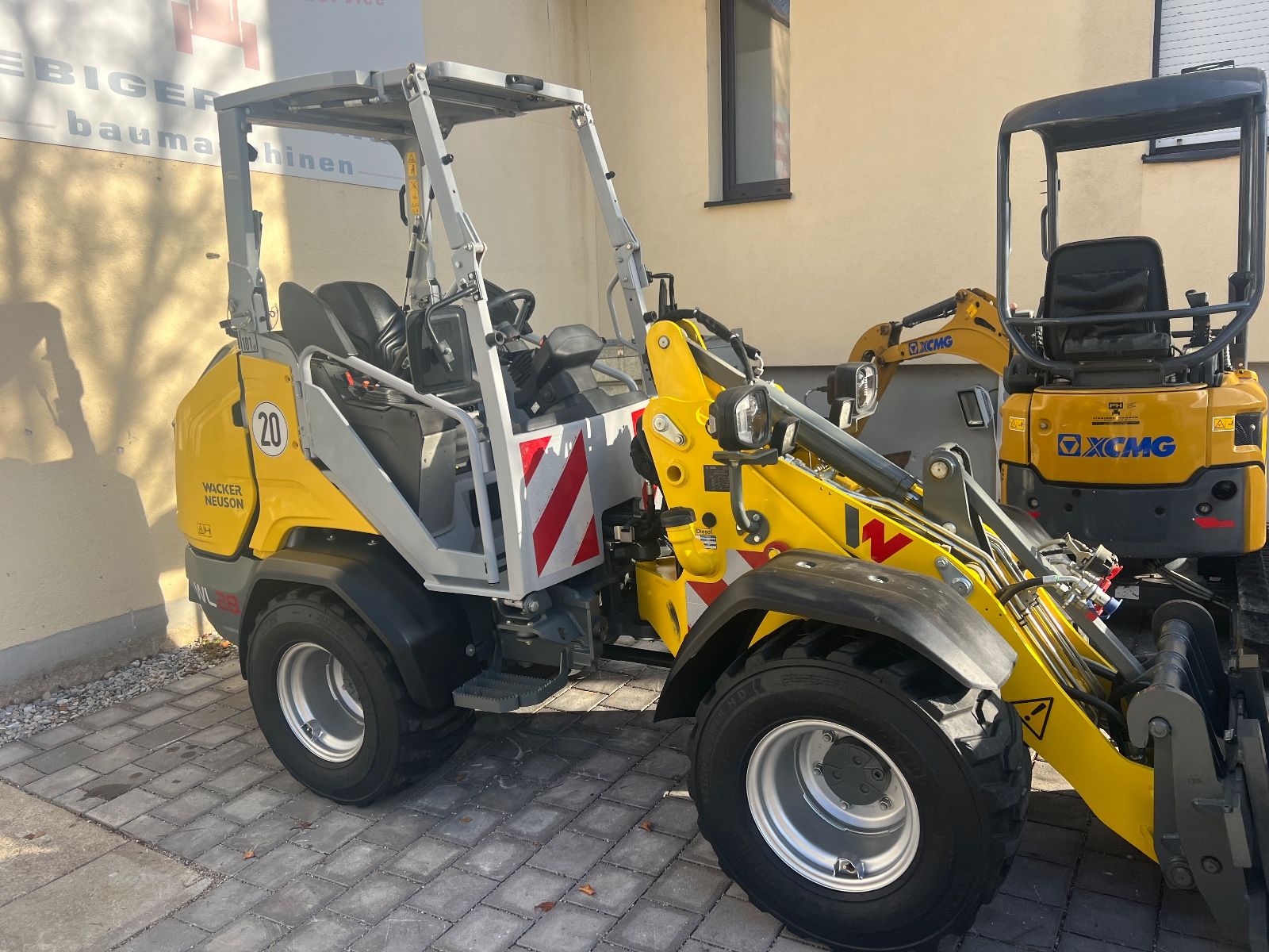 Fahrzeugabbildung Wacker WL 28 Klappdach , kurzes Hubgestell, Breitreifen