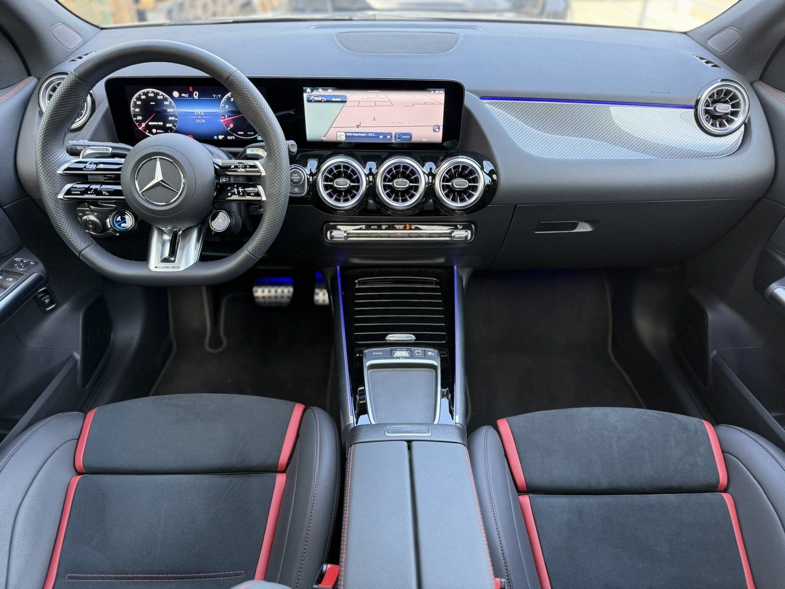 Fahrzeugabbildung Mercedes-Benz AMG GLA 35 4M PERFORMANCE-SITZE PANO AHK 360°