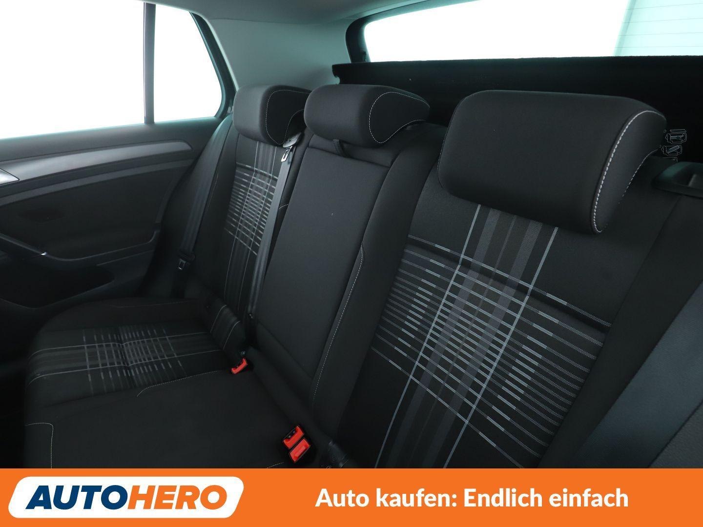 Volkswagen Golf VII 1.2 TSI Lounge Aut.*NAV*BI-XENON*TEMPO*