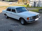 Mercedes-Benz Mercedes 280E (W123) Oldtimer (Klima) 100%... - Mercedes-Benz S 280 von privat