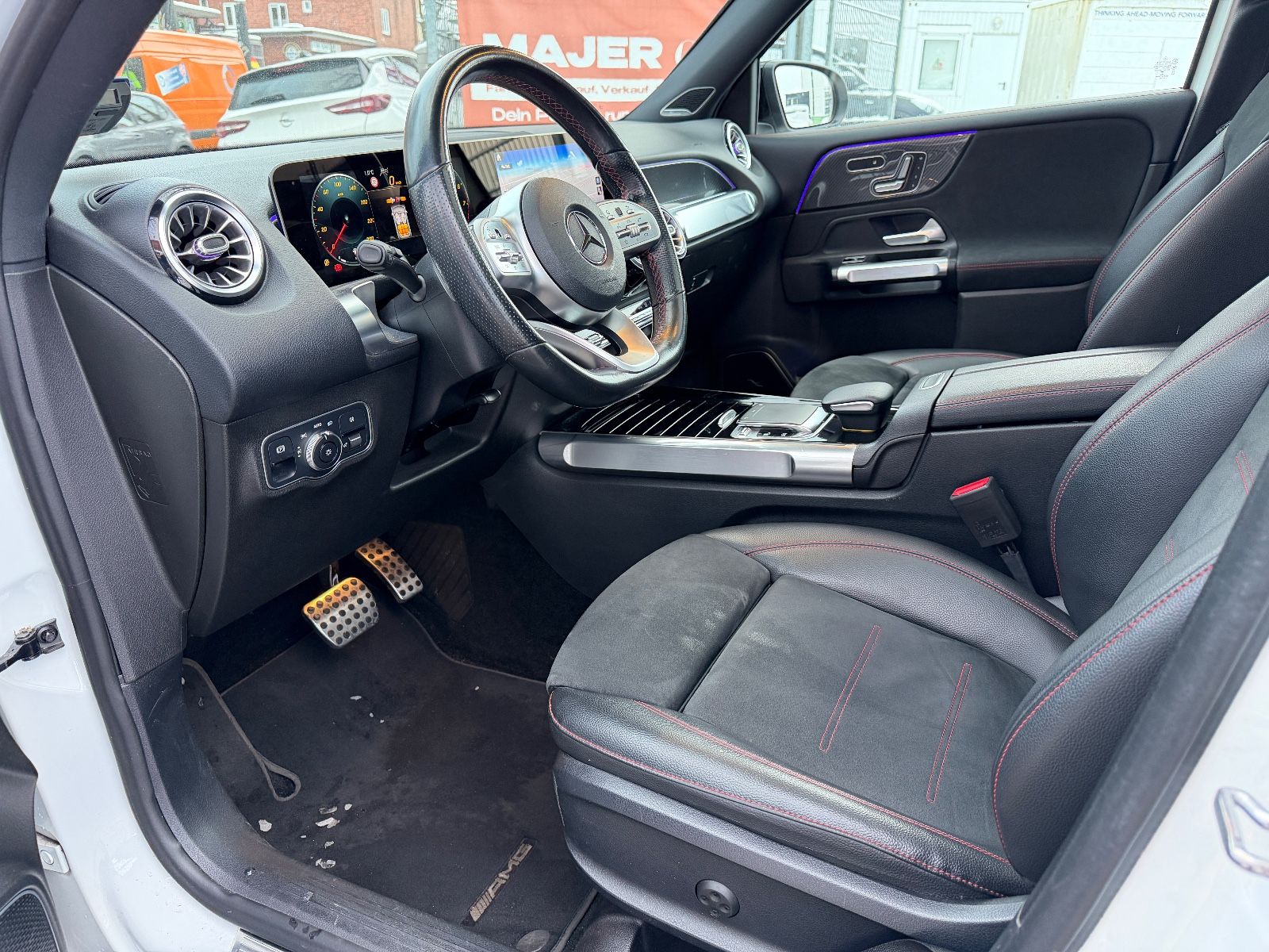 Fahrzeugabbildung Mercedes-Benz GLB 250 AMG 4Matic*PANO*MEMO*MULTIBEAM*360°KAM