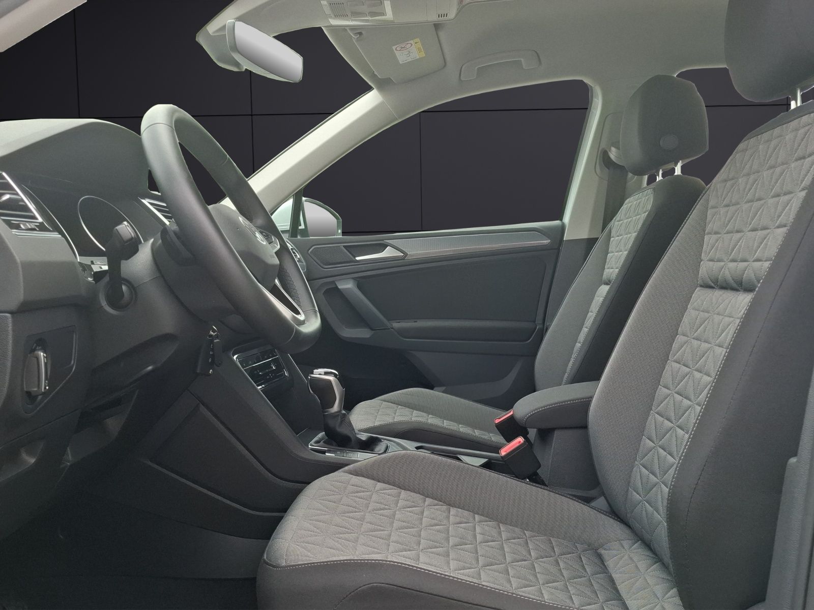 Fahrzeugabbildung Volkswagen Tiguan TSI Life DSG LED AHK Navi ACC RFK SH