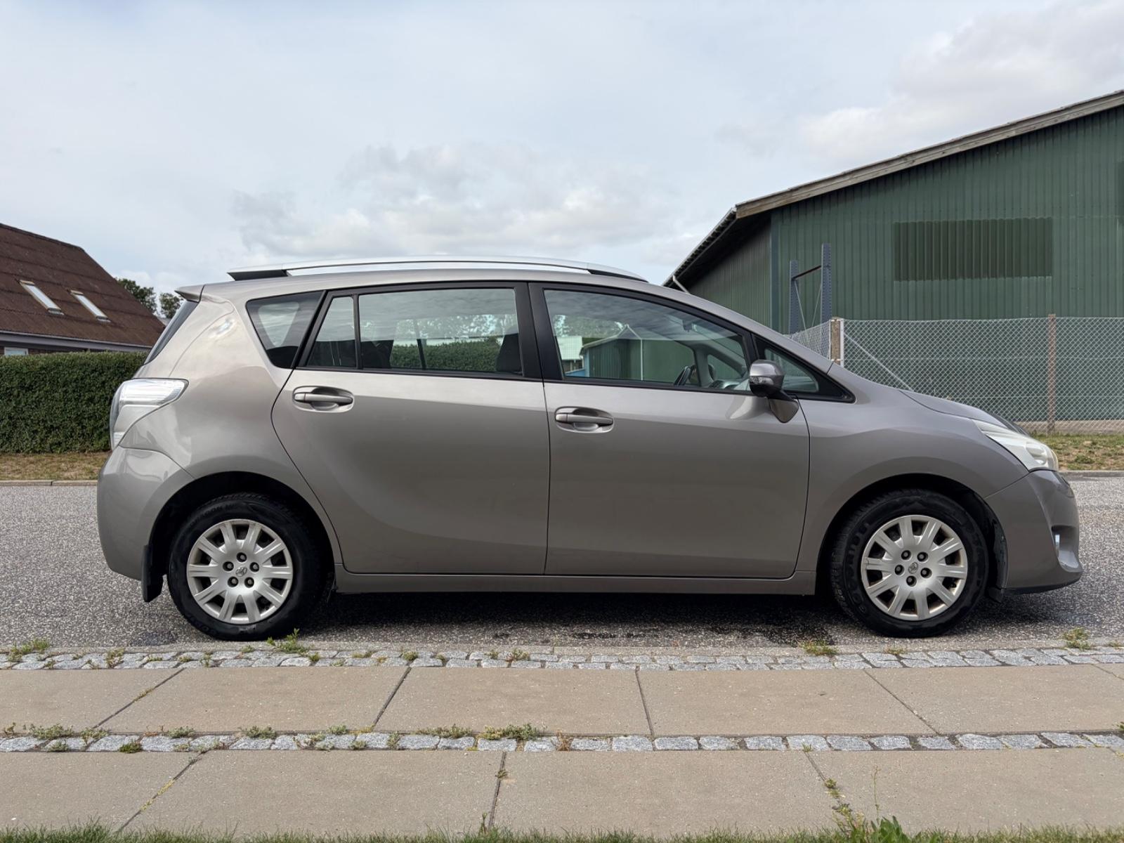 Toyota Verso 2015 — photo 9