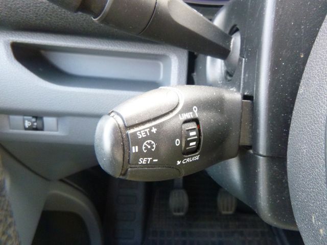 Fahrzeugabbildung Peugeot Expert 1,5 Blue HDi L2 >38.577KM/8Sitze/Navi/PDC