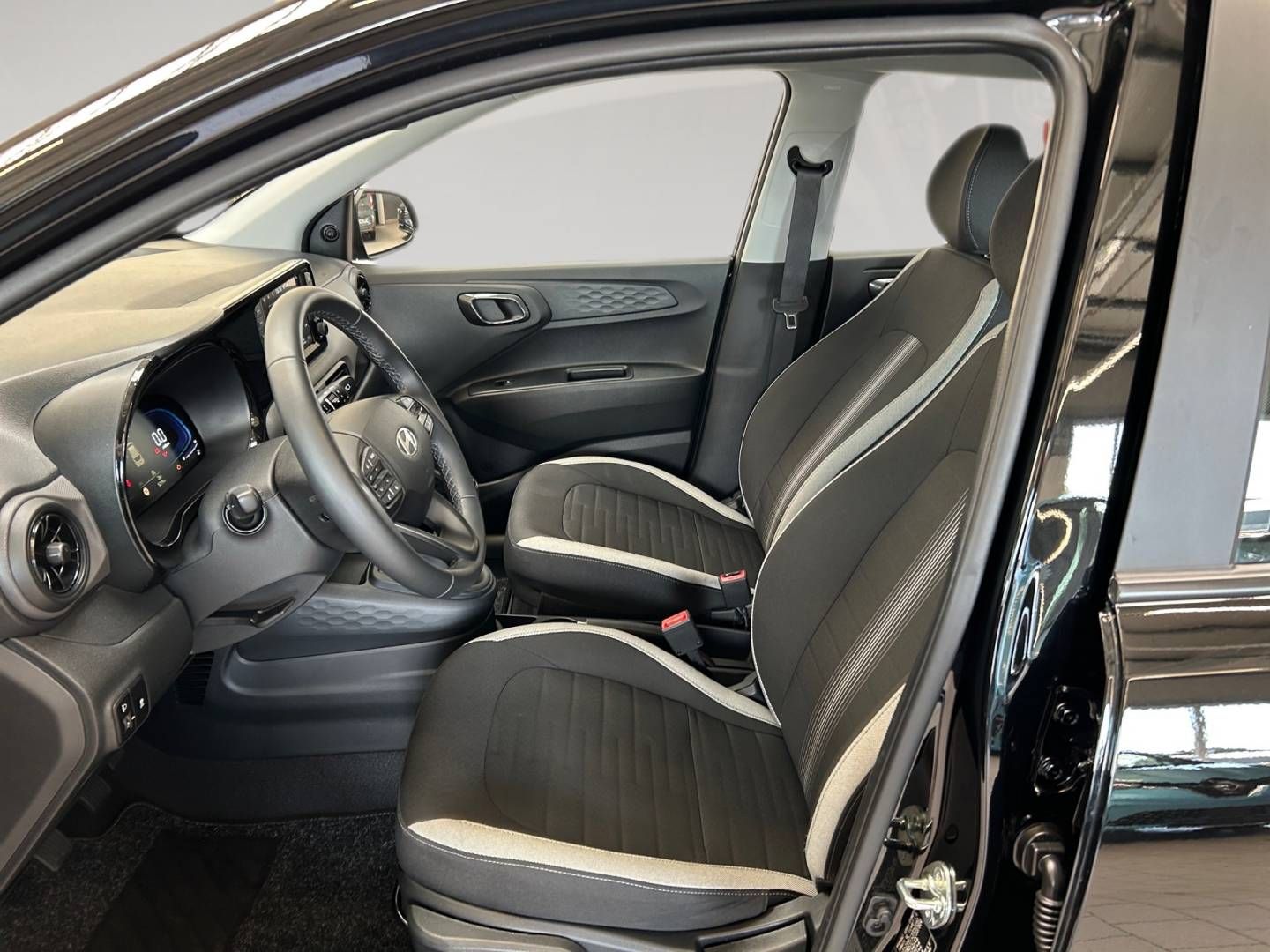 Fahrzeugabbildung Hyundai i10 FL 1.0 Benzin (63 PS) | Apple CarPlay u. And