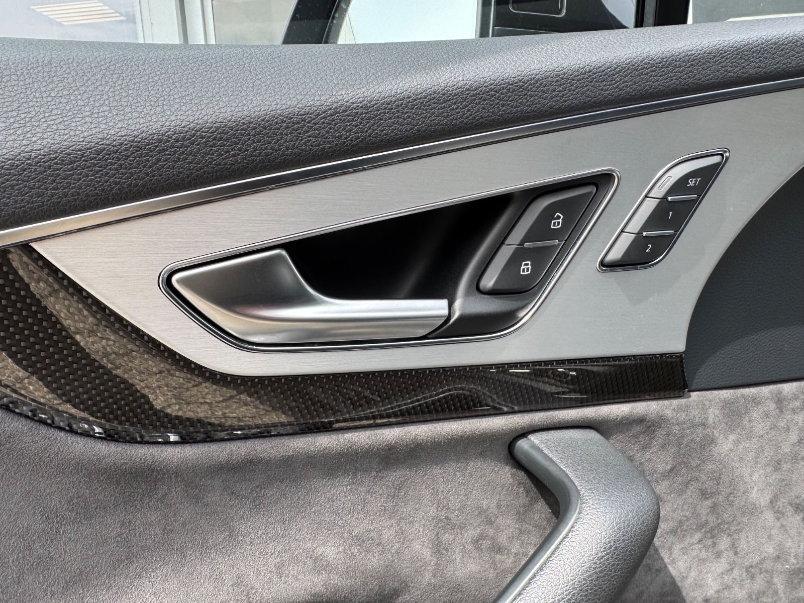 Fahrzeugabbildung Audi SQ7/RAUTEN-SITZE/PANO/AHK/360°Cam/Carbon/BOSE/
