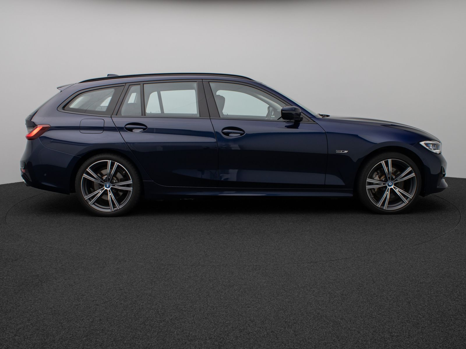 Fahrzeugabbildung BMW 330e xD SportLine Pano Kamera Laser HUD DAB HiFi