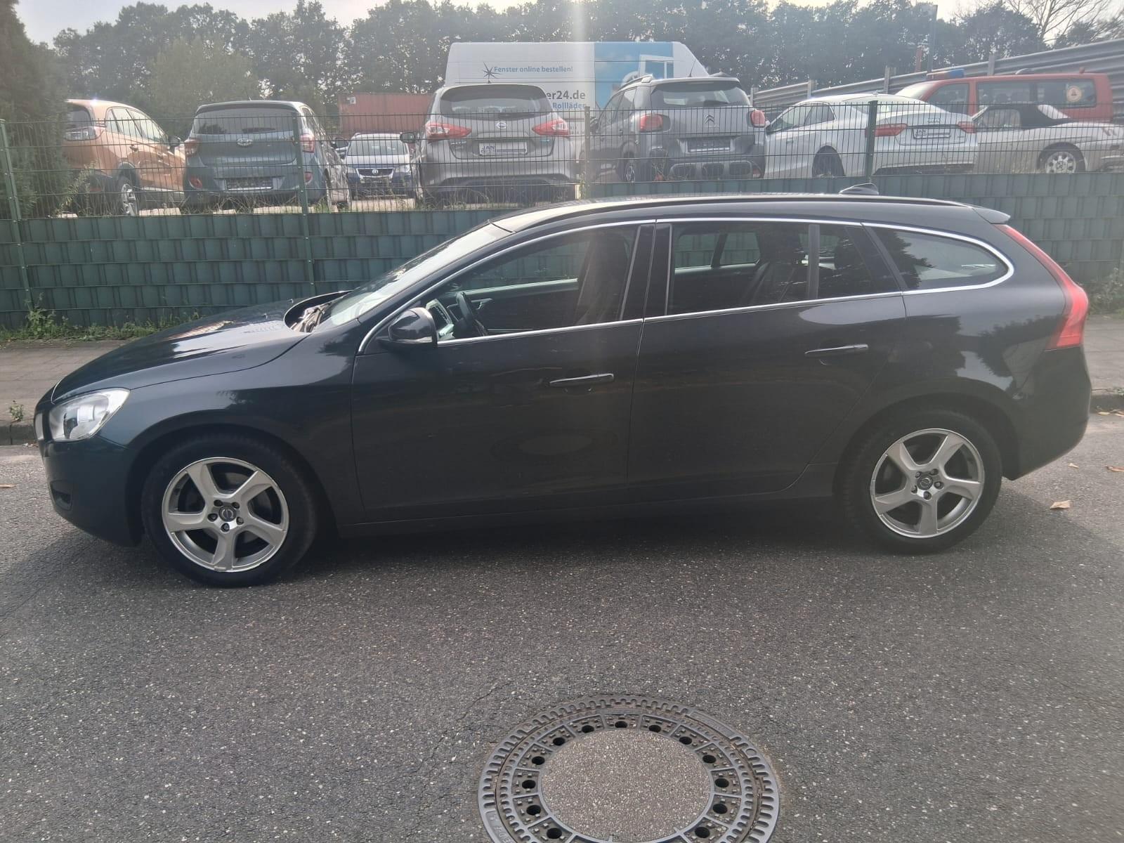 Volvo V60 2011 — салон