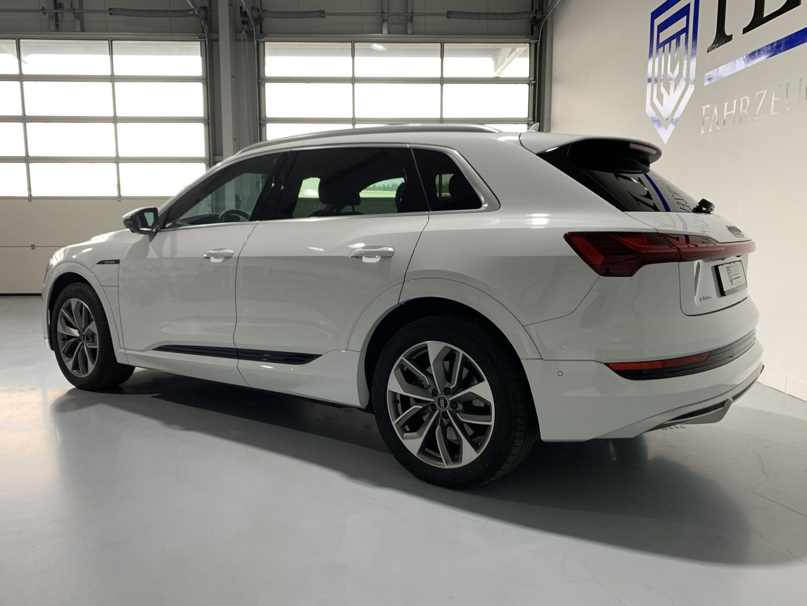 Fahrzeugabbildung Audi e-tron 55 Quattro*S-line*Leder*Matrix*HUD*AHK*