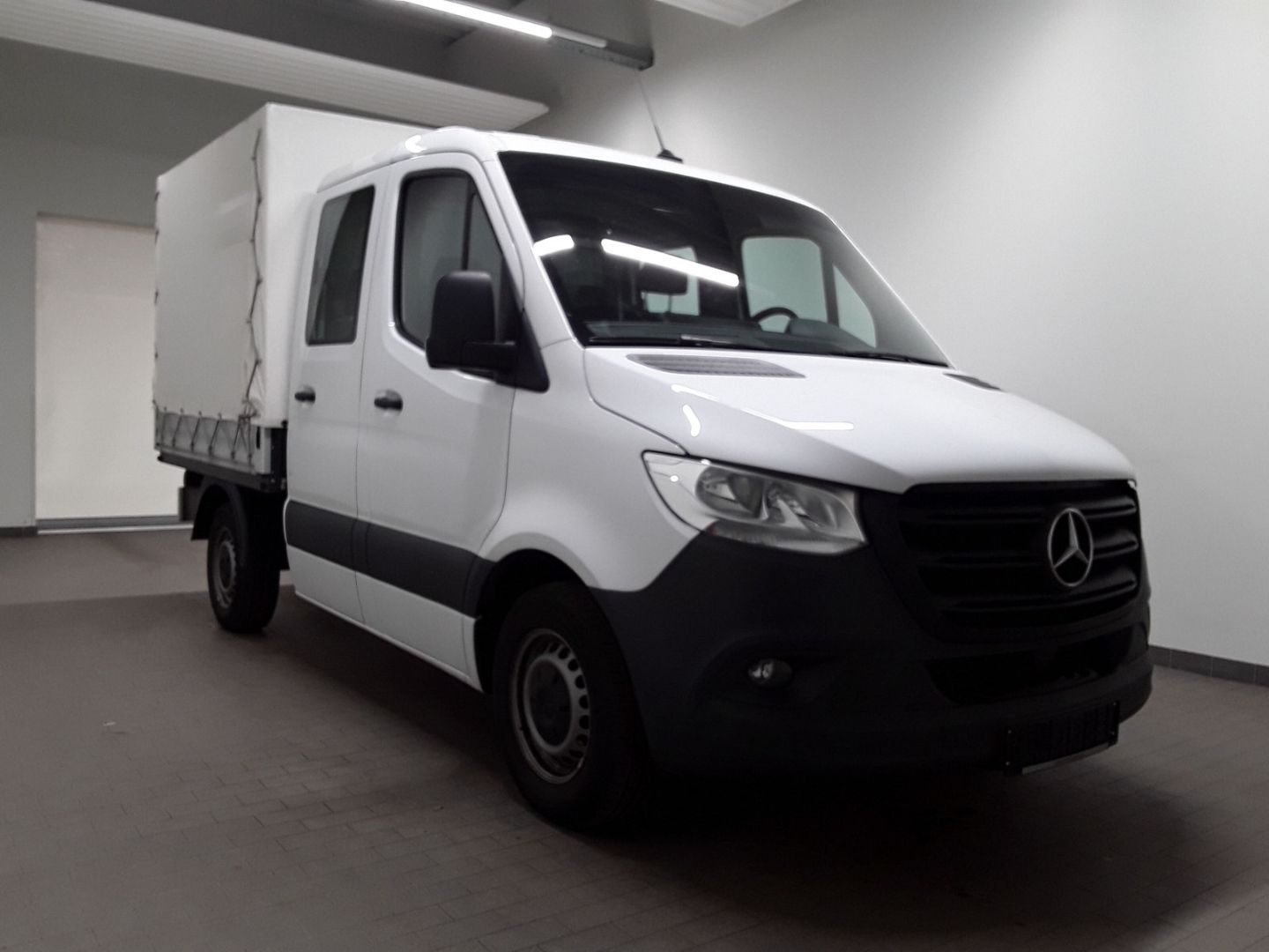 Fahrzeugabbildung Mercedes-Benz Sprinter III Pritsche DoKa RWD 215  CDI L1 EU6d-