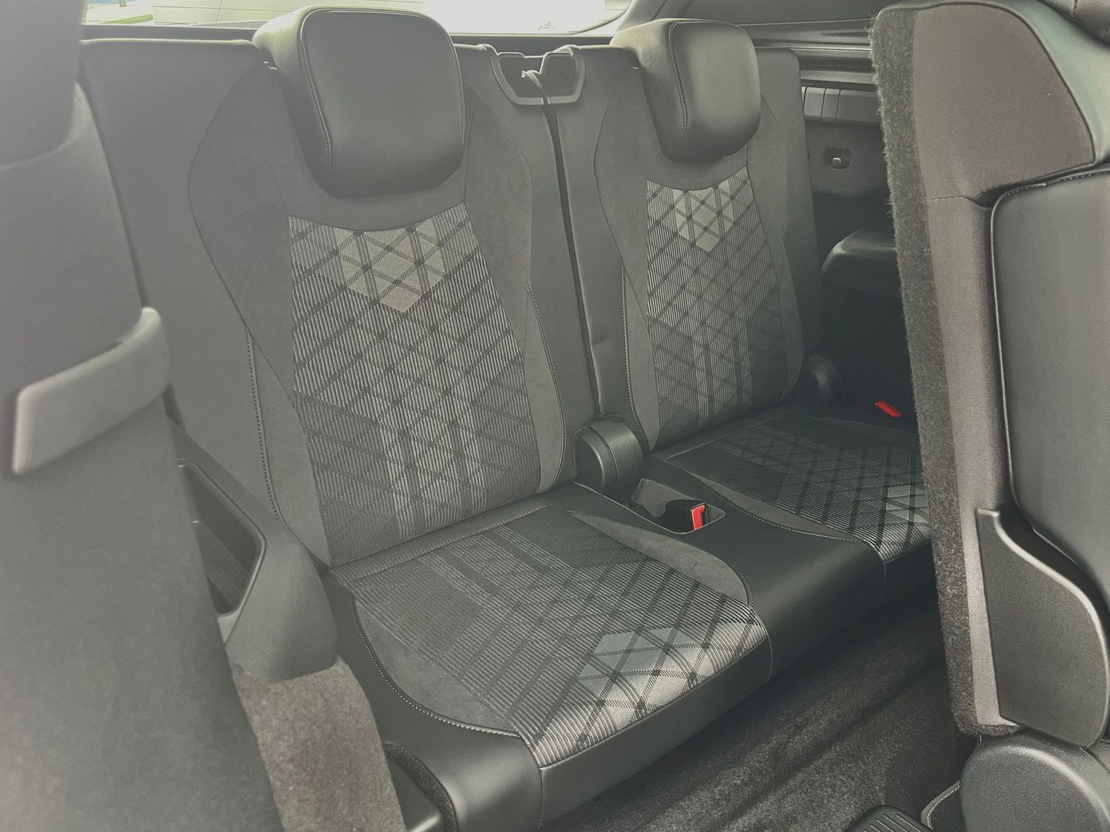 Изображение автомобиля Volkswagen Tayron 2.0 TDI 4M R-Line BLACK*7Si*MATRIX*PANO