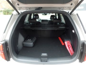 Bild 3 Ssangyong Torres EV 152 Titanium