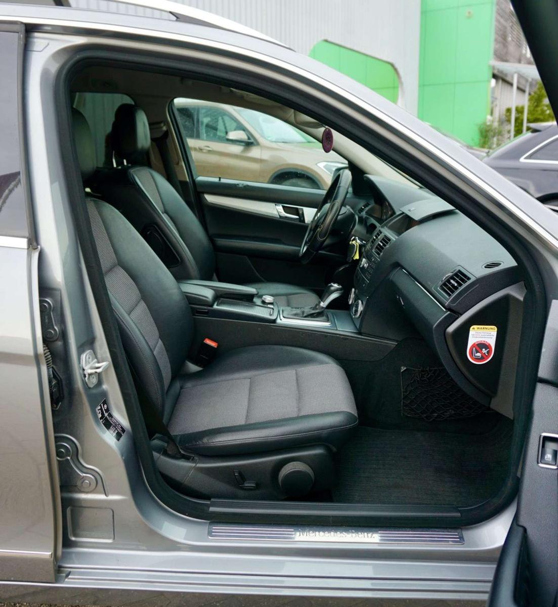 Mercedes-Benz C200 2010 — photo 15