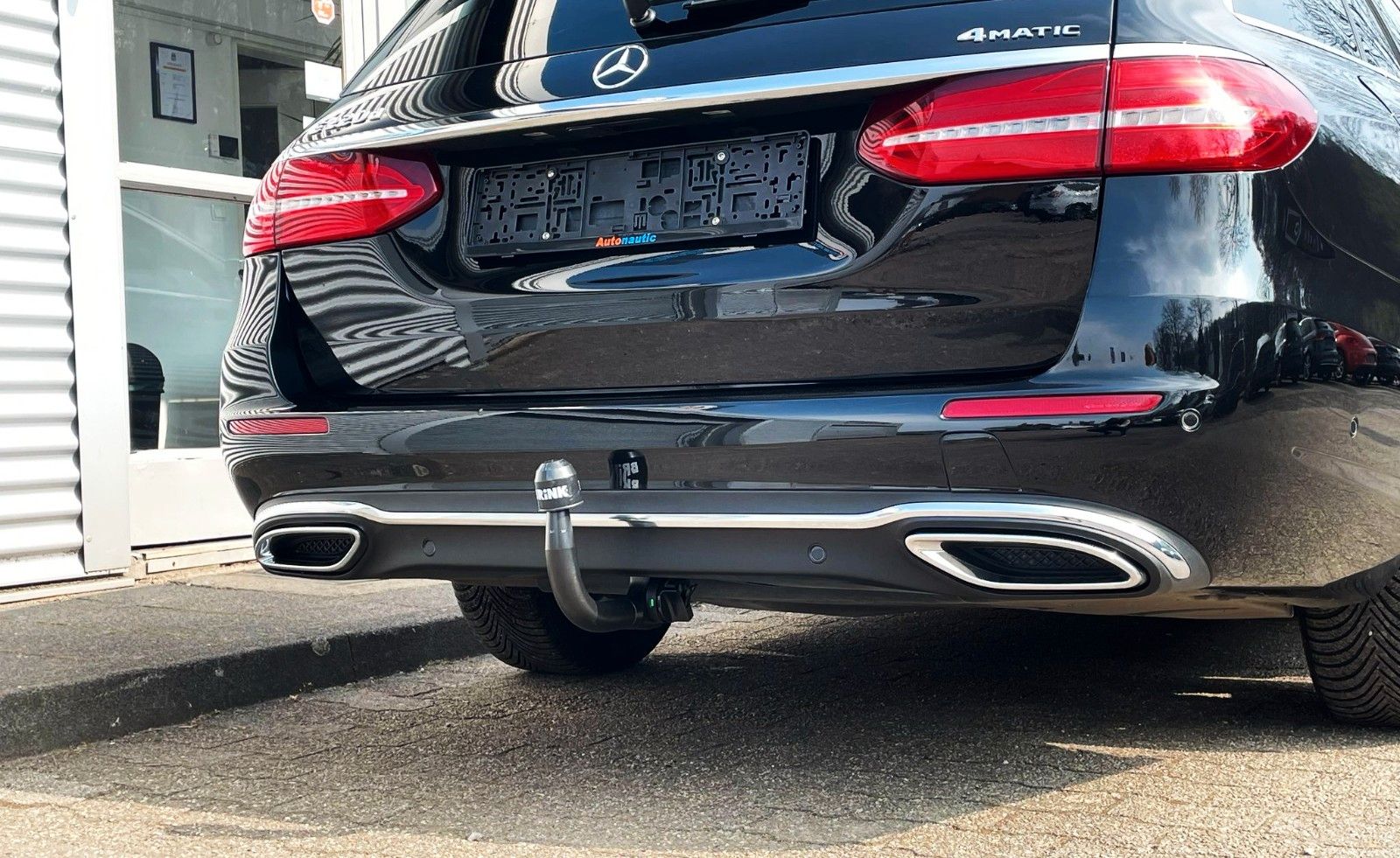 Fahrzeugabbildung Mercedes-Benz E 220T AUT. 4-MATIC NAVI CAM LED AHK 1.Hd